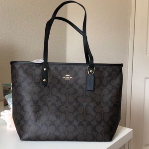 🎉SALE🎉 Coach city top zip tote